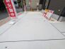 並列2台駐車可能な、ゆとりのカースペースがここに。
