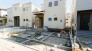 5号棟 整然と区画された住宅街の一角に、落ち着いた佇まいの住まいが形作られ始めています。 2026/07/10m