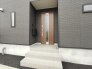 新築の玄関扉。きっと今のお家より重厚感が違います。
