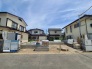穏やかな住宅街に溶け込む、これからの暮らしの礎を築いていくための広々とした敷地です。