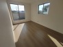 住宅街の２階南向きのお部屋、日当たりはご覧のとおり良好です。
