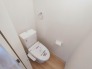 1号棟 トイレはやっぱり白が１番落ち着きますね。もちろん衛生面でも嬉しいウォシュレット機能付きです。
 2026/05/30m