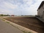 車通りの少ない閑静な住宅地、のびのびした子育てに適します。
