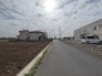 住民の方が主に利用する交通量少なめの道路に面してます。
