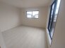5号棟 住宅街の２階南向きのお部屋、日当たりはご覧のとおり良好です。
 2026/06/05m