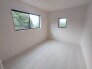 今からここを誰のお部屋にしようか、そんな洋室。大きさは6帖です。
