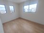 今からここを誰のお部屋にしようか、そんな洋室。大きさは6.3帖です。

