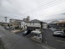 前面の住まいとの距離感があるから、圧迫感を感じません。
