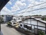 2号棟 あたりには住宅を中心とした建物が広がります。
 2026/08/09m