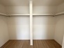 収納上手さんの御用達、大型ウォークインクローゼット。
