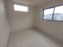 1号棟 子供部屋には丁度良い洋室。サイズは5.2帖。
 2026/06/05m