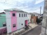 あたり一帯に住宅が広がる立地、住宅地ならではのロケーション。
