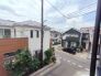 あたり一帯に住宅が広がる立地、住宅地ならではのロケーション。
