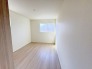 今からここを誰のお部屋にしようか、そんな洋室。大きさは6.5帖です。
