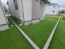 住まいの外側にも心地よい広がりを感じられる、手入れの行き届いた清潔感のある空間です。