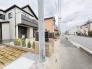前面道路は歩道も整備され、小さなお子様にも安心です。
