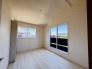 新築の木の匂いのする室内。写真では伝わらないので、ぜひ現地でお確かめください。
