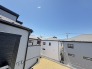 車通りの少ない閑静な住宅地、のびのびした子育てに適します。
