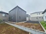 2号棟 洗練されたダークトーンの外観が街並みに馴染み、落ち着いた佇まいを感じさせる住まいです。