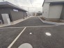 周囲の建物と調和しながらも、すっきりと見通しの良い整ったアプローチです。
