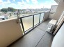 前面の住まいとの距離感があるから、圧迫感を感じません。
