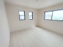 住宅街の２階南向きのお部屋、日当たりはご覧のとおり良好です。
