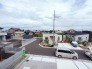 低層住居専用地域ならではのベランダの光景。辺りには高い建物がありません。
