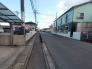 前面道路は歩道も整備され、小さなお子様にも安心です。
