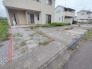 開放感のある敷地は、穏やかな時間が流れる住宅街の風景に自然と馴染んでいます。
