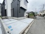 1号棟 駐車場は２台まで駐車可能。マイカーの車幅もお確かめください。
 2026/06/21m