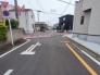 駐車が苦手な方にも嬉しい、前面６ｍ道路に面した住まい。
