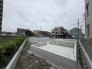 3号棟 空が広く見渡せる開放的な立地で、周辺は落ち着いた住宅街が広がっています。これから新たな暮らしの基盤が築かれていく、期待感に満ちた風景です
 2026/08/03m