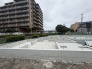 2号棟 周辺環境に調和する閑静な住宅街の一角に、新たな暮らしの基盤が整えられました。日々の営みを支える落ち着いた雰囲気の中で、理想の住まいを描くためのゆとりある敷地が広がっています
 2026/08/03m