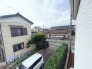 あたりには住宅を中心とした建物が広がります。
