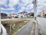 1号棟 前面道路は歩道も整備され、小さなお子様にも安心です。
