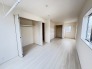 4号棟 将来的には間仕切りして２部屋に変更可能な洋間。成長に合わせた間取り変更が可能なタイプ。
