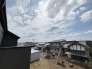 前面の住まいとの距離感があるから、圧迫感を感じません。
