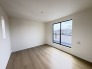住宅街の２階南向きのお部屋、日当たりはご覧のとおり良好です。
