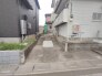 駐車場は２台まで駐車可能。マイカーの車幅もお確かめください。

