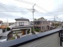車通りの少ない閑静な住宅地、のびのびした子育てに適します。
