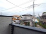 車通りの少ない閑静な住宅地、のびのびした子育てに適します。
