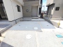 並列2台駐車可能な、ゆとりのカースペースがここに。
