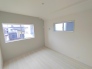 住宅街の２階南向きのお部屋、日当たりはご覧のとおり良好です。
