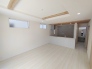 新築の木の匂いのする室内。写真では伝わらないので、ぜひ現地でお確かめください。
