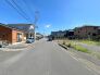 2号地 見通しの良いゆとりある道路に面した穏やかな住まう場所です。
