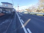 駐車が苦手な方にも嬉しい、前面６ｍ道路に面した住まい。
