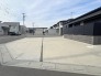 駐車場は停めやすい広さで３台以上可。