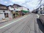 前面道路は歩道も整備され、小さなお子様にも安心です。
