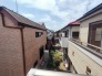 前面の住まいとの距離感があるから、圧迫感を感じません。
