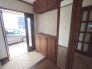 暖かな色合いが、穏やかな時間を演出します。
